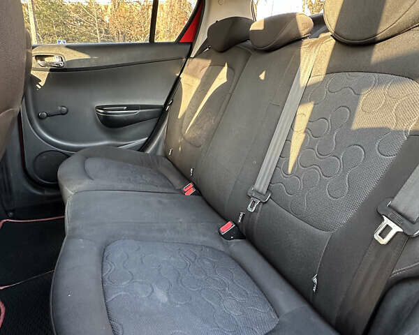 Красный Хендай и20, объемом двигателя 1.25 л и пробегом 179 тыс. км за 6200 $, фото 16 на Automoto.ua