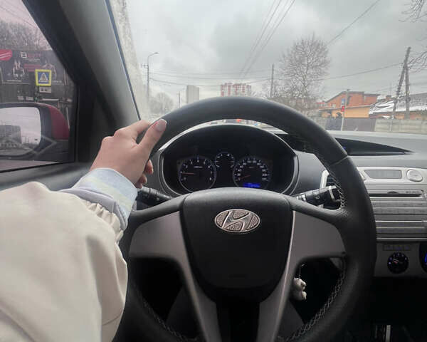 Червоний Хендай і20, об'ємом двигуна 1.25 л та пробігом 113 тис. км за 5000 $, фото 6 на Automoto.ua