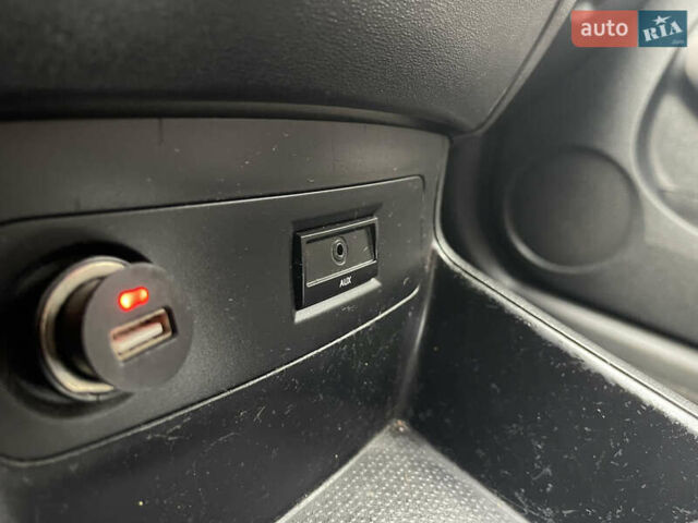 Красный Хендай и20, объемом двигателя 1.25 л и пробегом 220 тыс. км за 4450 $, фото 19 на Automoto.ua