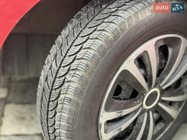 Красный Хендай и20, объемом двигателя 1.25 л и пробегом 220 тыс. км за 4450 $, фото 22 на Automoto.ua