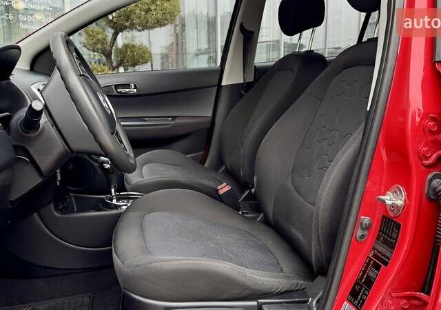 Красный Хендай и20, объемом двигателя 1.4 л и пробегом 112 тыс. км за 8048 $, фото 18 на Automoto.ua