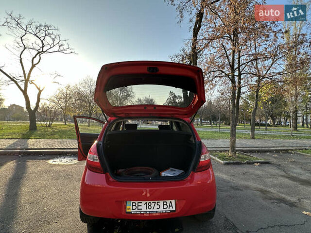 Красный Хендай и20, объемом двигателя 1.25 л и пробегом 179 тыс. км за 6200 $, фото 9 на Automoto.ua