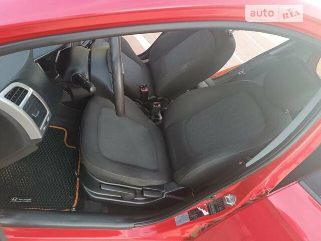 Красный Хендай и20, объемом двигателя 1.4 л и пробегом 153 тыс. км за 5250 $, фото 22 на Automoto.ua
