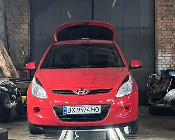 Червоний Хендай і20, об'ємом двигуна 1.25 л та пробігом 113 тис. км за 5000 $, фото 1 на Automoto.ua