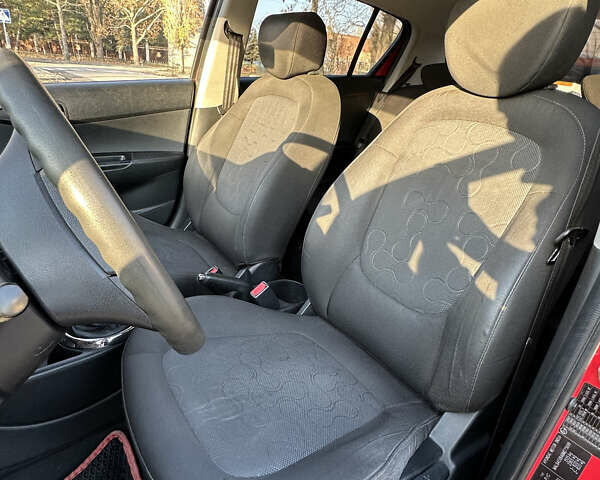 Красный Хендай и20, объемом двигателя 1.25 л и пробегом 179 тыс. км за 6200 $, фото 13 на Automoto.ua