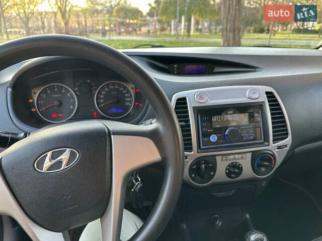 Красный Хендай и20, объемом двигателя 1.25 л и пробегом 179 тыс. км за 6200 $, фото 19 на Automoto.ua