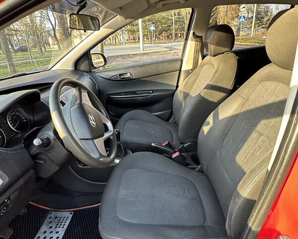 Красный Хендай и20, объемом двигателя 1.25 л и пробегом 179 тыс. км за 6200 $, фото 14 на Automoto.ua