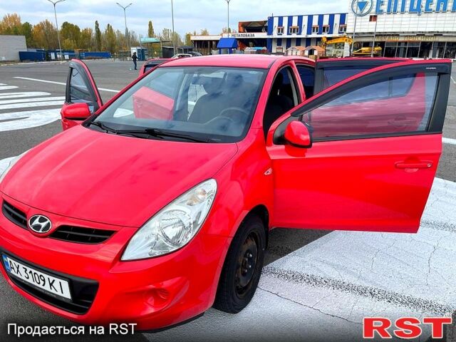 Червоний Хендай і20, об'ємом двигуна 1.2 л та пробігом 163 тис. км за 4800 $, фото 4 на Automoto.ua