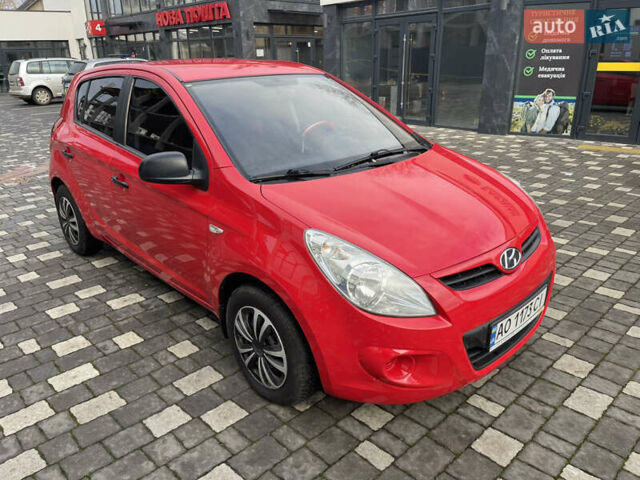 Красный Хендай и20, объемом двигателя 1.25 л и пробегом 220 тыс. км за 4450 $, фото 8 на Automoto.ua