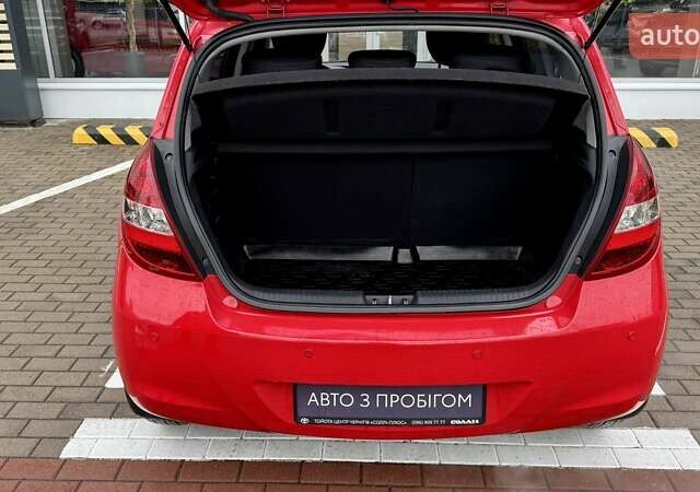 Красный Хендай и20, объемом двигателя 1.4 л и пробегом 112 тыс. км за 8048 $, фото 12 на Automoto.ua