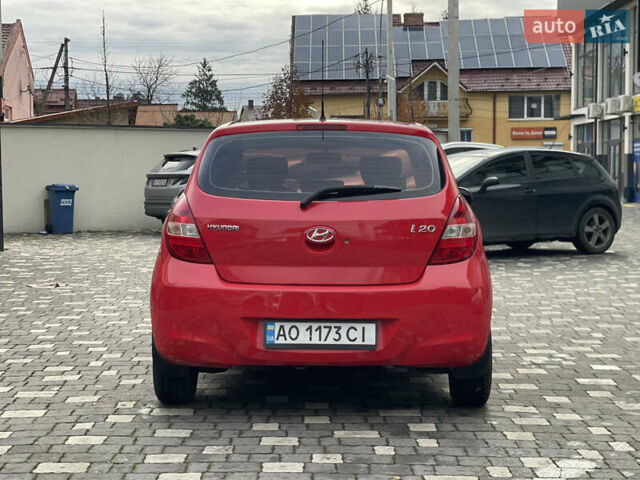 Красный Хендай и20, объемом двигателя 1.25 л и пробегом 220 тыс. км за 4450 $, фото 4 на Automoto.ua