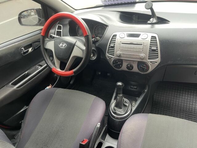 Червоний Хендай і20, об'ємом двигуна 1.26 л та пробігом 240 тис. км за 4500 $, фото 10 на Automoto.ua