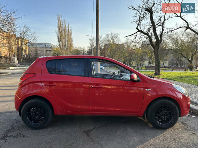 Красный Хендай и20, объемом двигателя 1.25 л и пробегом 179 тыс. км за 6200 $, фото 7 на Automoto.ua