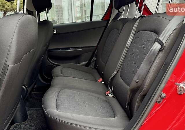 Красный Хендай и20, объемом двигателя 1.4 л и пробегом 112 тыс. км за 8048 $, фото 17 на Automoto.ua