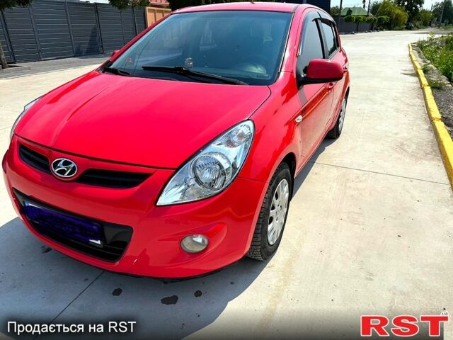 Красный Хендай и20, объемом двигателя 1.4 л и пробегом 117 тыс. км за 7000 $, фото 4 на Automoto.ua