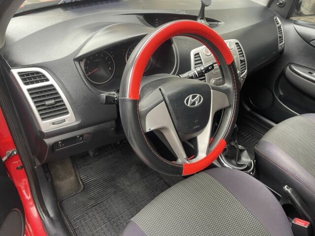 Червоний Хендай і20, об'ємом двигуна 1.26 л та пробігом 240 тис. км за 4500 $, фото 9 на Automoto.ua