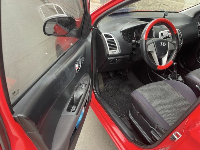Червоний Хендай і20, об'ємом двигуна 1.26 л та пробігом 240 тис. км за 4500 $, фото 11 на Automoto.ua