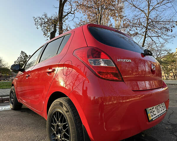 Красный Хендай и20, объемом двигателя 1.25 л и пробегом 179 тыс. км за 6200 $, фото 4 на Automoto.ua