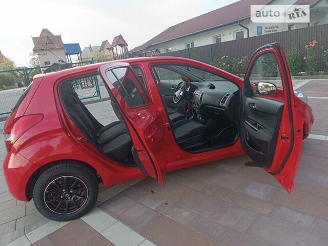 Красный Хендай и20, объемом двигателя 1.4 л и пробегом 153 тыс. км за 5250 $, фото 19 на Automoto.ua