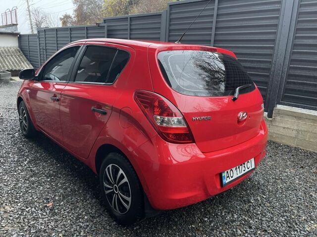 Червоний Хендай і20, об'ємом двигуна 1.26 л та пробігом 240 тис. км за 4500 $, фото 7 на Automoto.ua