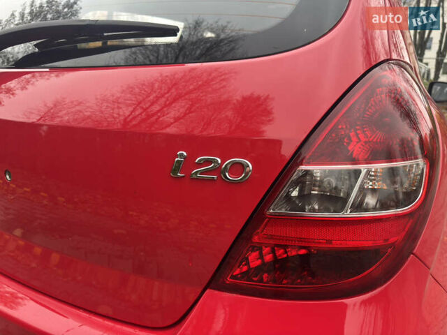 Красный Хендай и20, объемом двигателя 1.4 л и пробегом 80 тыс. км за 8300 $, фото 15 на Automoto.ua