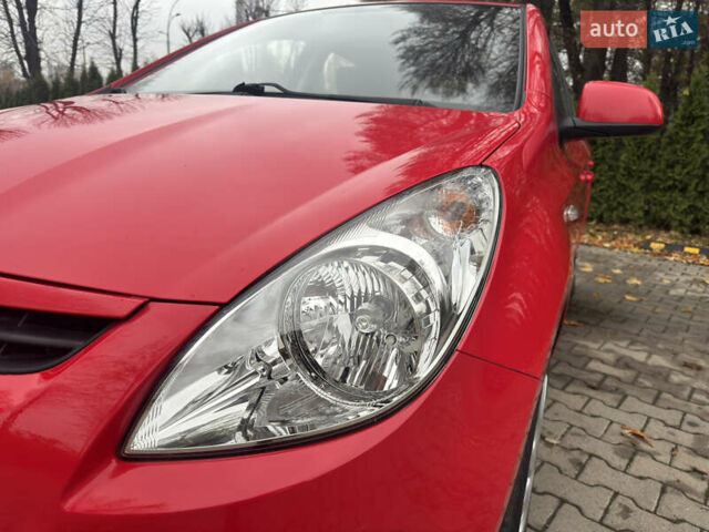 Красный Хендай и20, объемом двигателя 1.4 л и пробегом 80 тыс. км за 8300 $, фото 9 на Automoto.ua