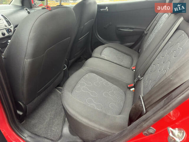 Красный Хендай и20, объемом двигателя 1.4 л и пробегом 80 тыс. км за 8300 $, фото 27 на Automoto.ua