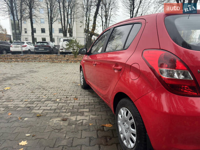 Красный Хендай и20, объемом двигателя 1.4 л и пробегом 80 тыс. км за 8300 $, фото 11 на Automoto.ua