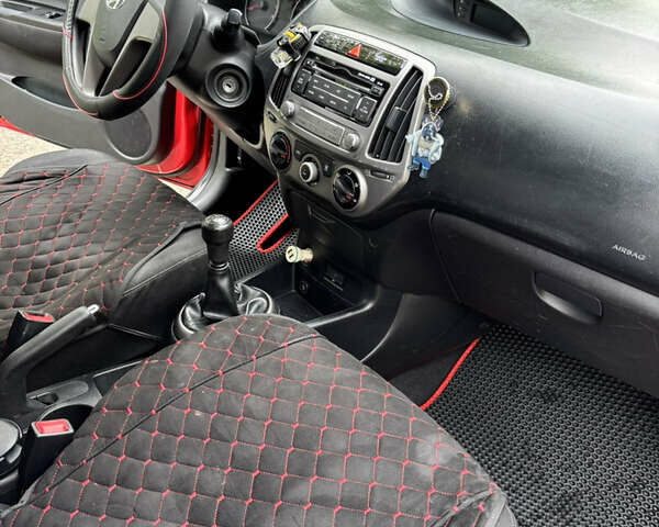 Красный Хендай и20, объемом двигателя 1.2 л и пробегом 232 тыс. км за 5600 $, фото 17 на Automoto.ua