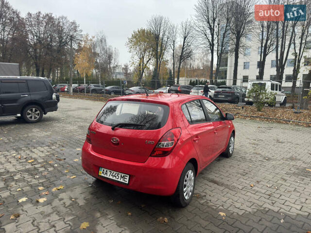 Красный Хендай и20, объемом двигателя 1.4 л и пробегом 80 тыс. км за 8300 $, фото 14 на Automoto.ua