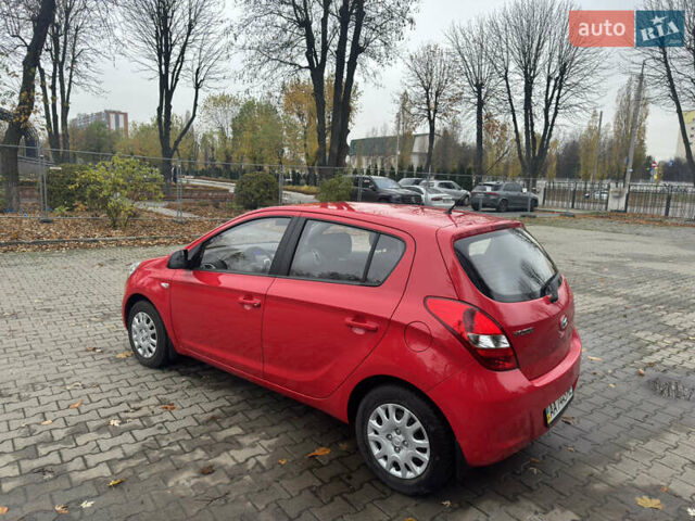 Красный Хендай и20, объемом двигателя 1.4 л и пробегом 80 тыс. км за 8300 $, фото 10 на Automoto.ua
