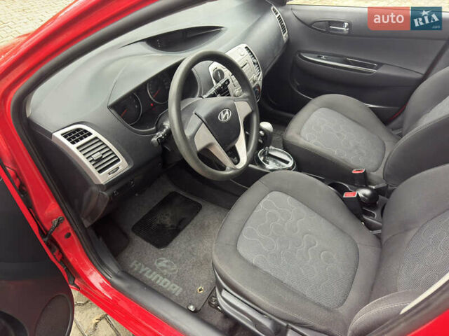 Красный Хендай и20, объемом двигателя 1.4 л и пробегом 80 тыс. км за 8300 $, фото 19 на Automoto.ua