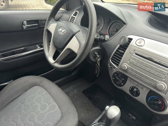 Красный Хендай и20, объемом двигателя 1.4 л и пробегом 80 тыс. км за 8300 $, фото 31 на Automoto.ua