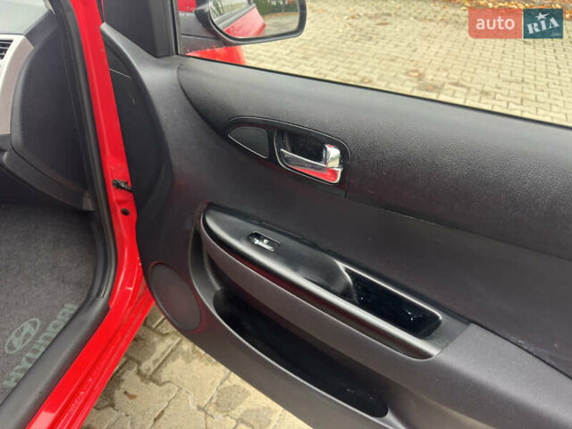 Красный Хендай и20, объемом двигателя 1.4 л и пробегом 80 тыс. км за 8300 $, фото 32 на Automoto.ua