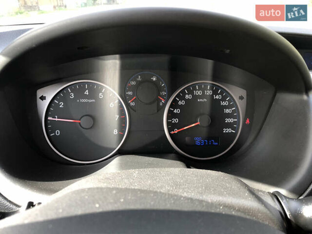 Красный Хендай и20, объемом двигателя 1.25 л и пробегом 163 тыс. км за 6100 $, фото 6 на Automoto.ua