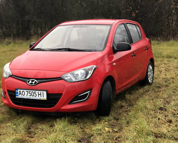 Красный Хендай и20, объемом двигателя 1.2 л и пробегом 225 тыс. км за 6100 $, фото 6 на Automoto.ua