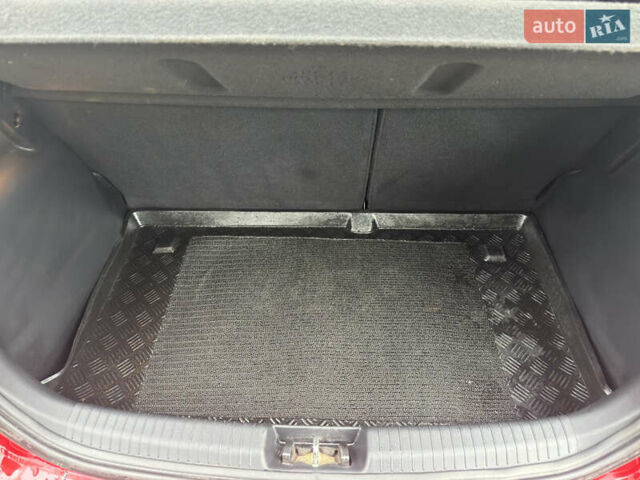 Красный Хендай и20, объемом двигателя 1.4 л и пробегом 80 тыс. км за 8300 $, фото 33 на Automoto.ua