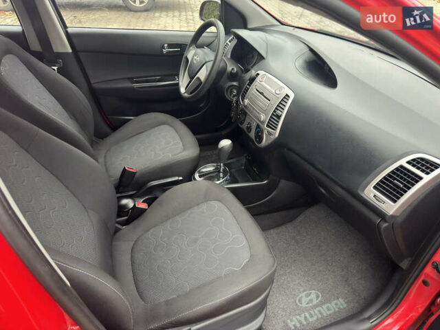 Красный Хендай и20, объемом двигателя 1.4 л и пробегом 80 тыс. км за 8300 $, фото 25 на Automoto.ua