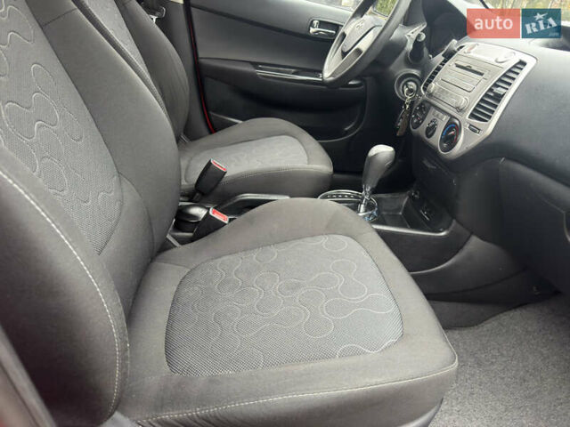 Красный Хендай и20, объемом двигателя 1.4 л и пробегом 80 тыс. км за 8300 $, фото 26 на Automoto.ua