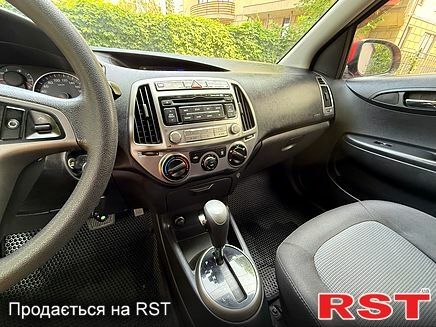 Красный Хендай и20, объемом двигателя 1.4 л и пробегом 155 тыс. км за 8550 $, фото 6 на Automoto.ua