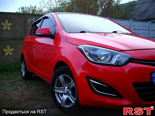Красный Хендай и20, объемом двигателя 1.4 л и пробегом 116 тыс. км за 7700 $, фото 5 на Automoto.ua