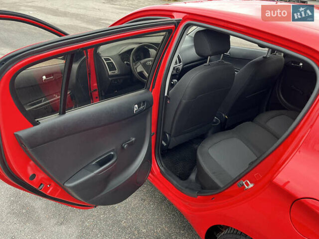 Червоний Хендай і20, об'ємом двигуна 1.4 л та пробігом 159 тис. км за 8300 $, фото 11 на Automoto.ua