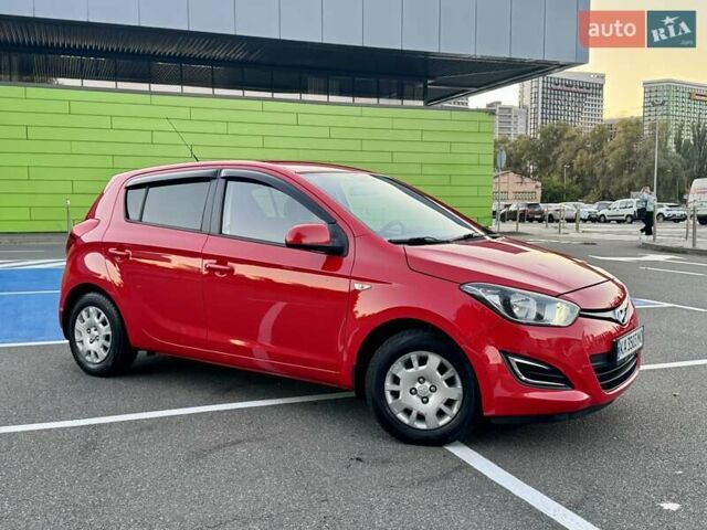 Красный Хендай и20, объемом двигателя 1.4 л и пробегом 108 тыс. км за 8900 $, фото 6 на Automoto.ua