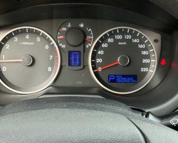 Красный Хендай и20, объемом двигателя 1.4 л и пробегом 160 тыс. км за 9000 $, фото 7 на Automoto.ua