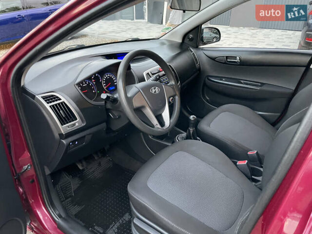 Красный Хендай и20, объемом двигателя 1.25 л и пробегом 189 тыс. км за 5300 $, фото 27 на Automoto.ua