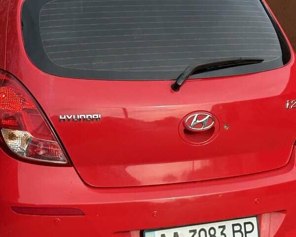 Красный Хендай и20, объемом двигателя 1.4 л и пробегом 160 тыс. км за 9000 $, фото 6 на Automoto.ua
