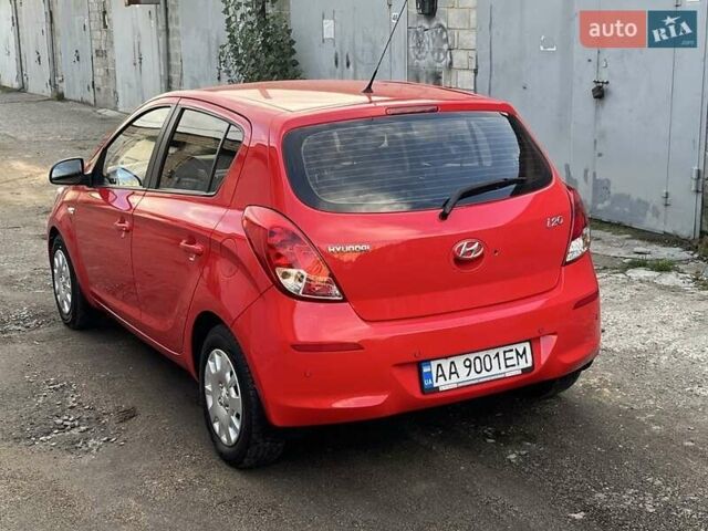 Красный Хендай и20, объемом двигателя 1.4 л и пробегом 159 тыс. км за 8850 $, фото 3 на Automoto.ua
