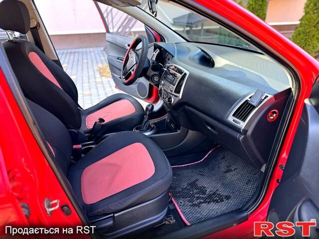 Красный Хендай и20, объемом двигателя 1.4 л и пробегом 240 тыс. км за 3850 $, фото 11 на Automoto.ua