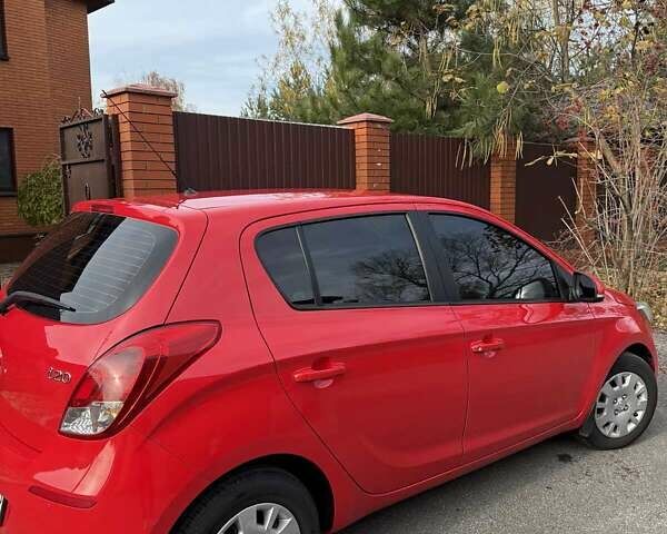 Красный Хендай и20, объемом двигателя 1.4 л и пробегом 160 тыс. км за 9000 $, фото 13 на Automoto.ua