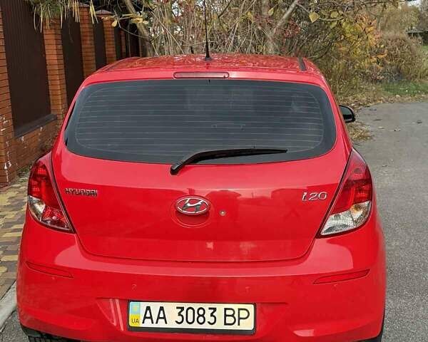 Красный Хендай и20, объемом двигателя 1.4 л и пробегом 160 тыс. км за 9000 $, фото 4 на Automoto.ua